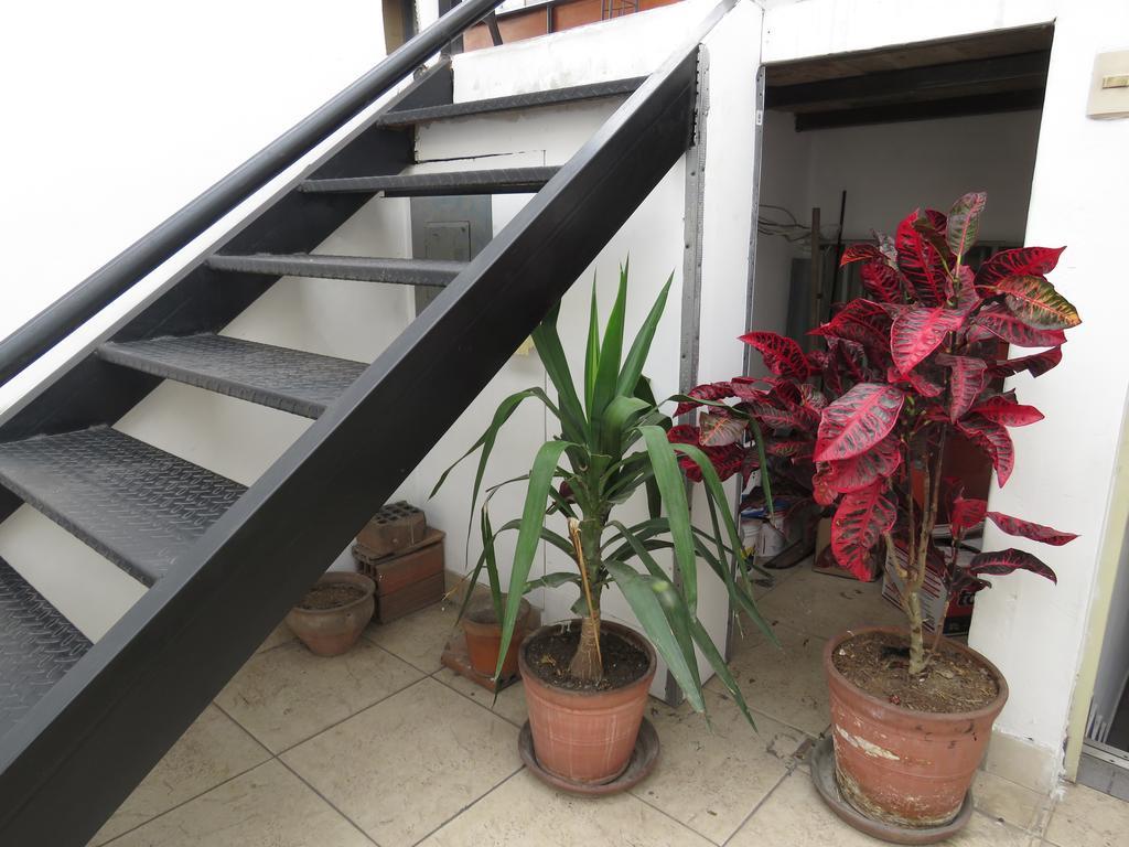 לימה Casa Hualpa Hostel מראה חיצוני תמונה