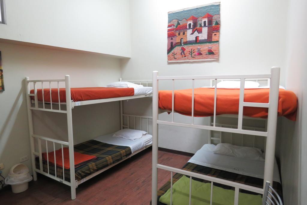 לימה Casa Hualpa Hostel מראה חיצוני תמונה
